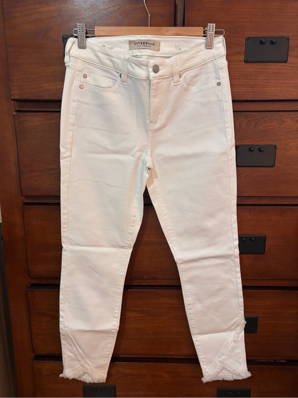Liverpool Los Angeles Skinny Crop White Frayed Hem Jeans Size 2/26